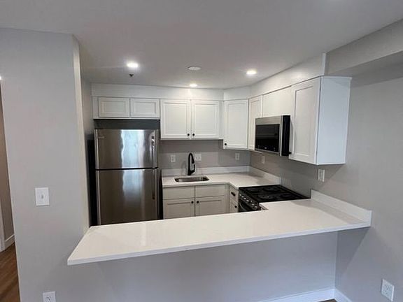 3rd image of 7 Oak St #1