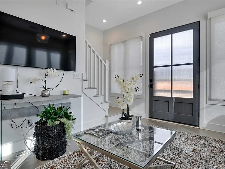 115 Central Ave — Photo 4