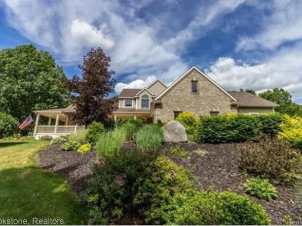 2155 Hidden Lake Trl, Ortonville, MI 48462