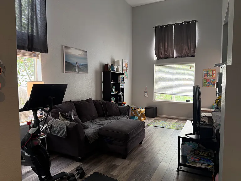 450 W 114th Pl — Photo 3