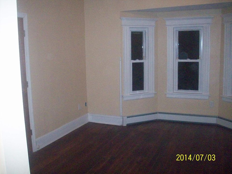 Livingroom - Hardwood Floors
