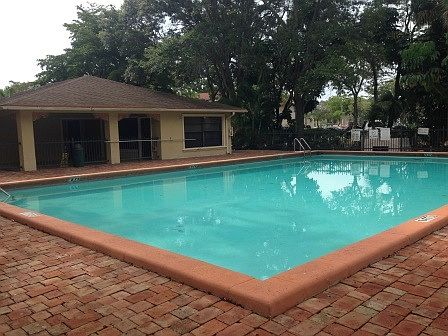 2nd image of 4205 Lakeside Dr