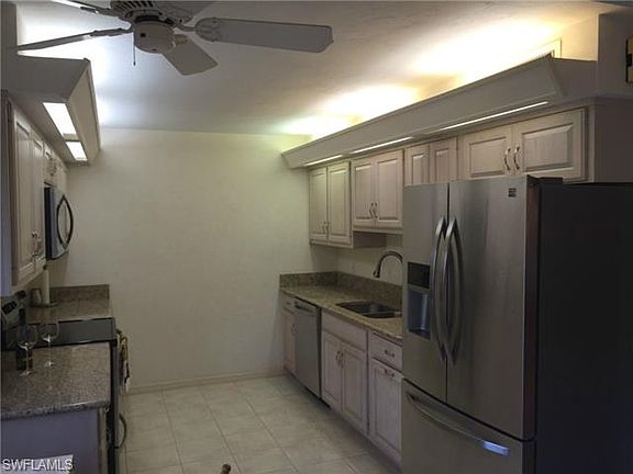 3rd image of 100 Wyndemere Way APT 102
