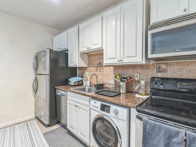 318 Hudson St #B — Photo 10