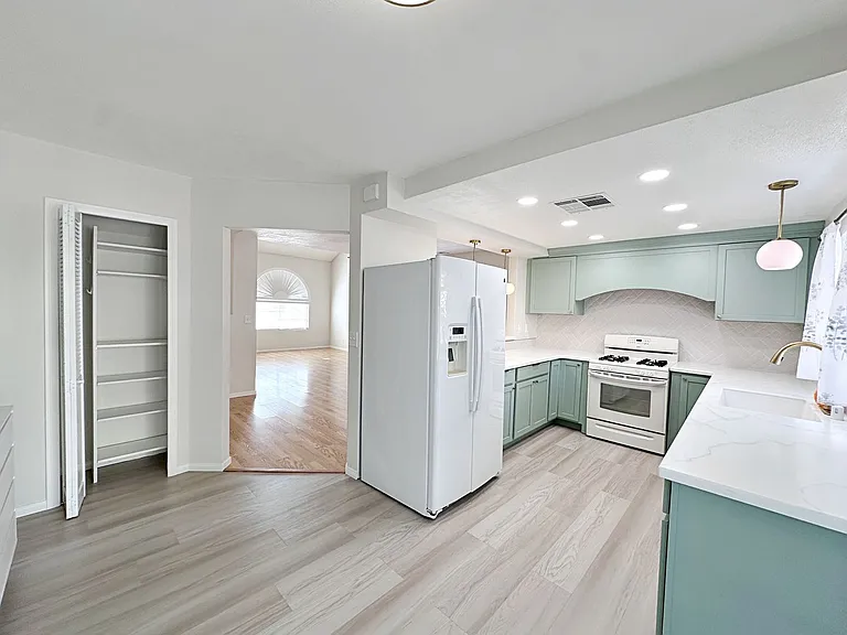 3317 Surfline Dr — Photo 11