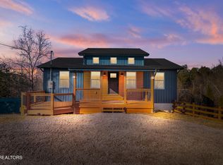 982 Smokey Mountain Queen Rd, Sevierville, TN 37876