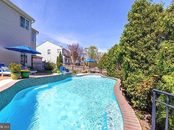 5th image of 230 Northfield Way