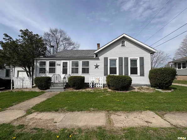 207 N Adams St, Washburn, IL 61570