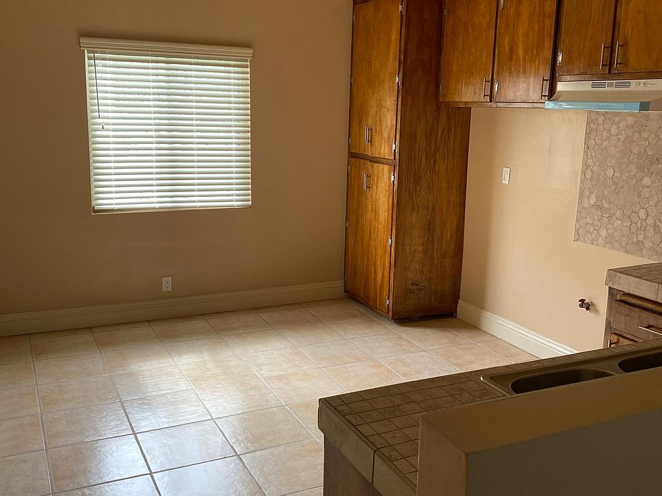 1st image of 637 W Queen St #6