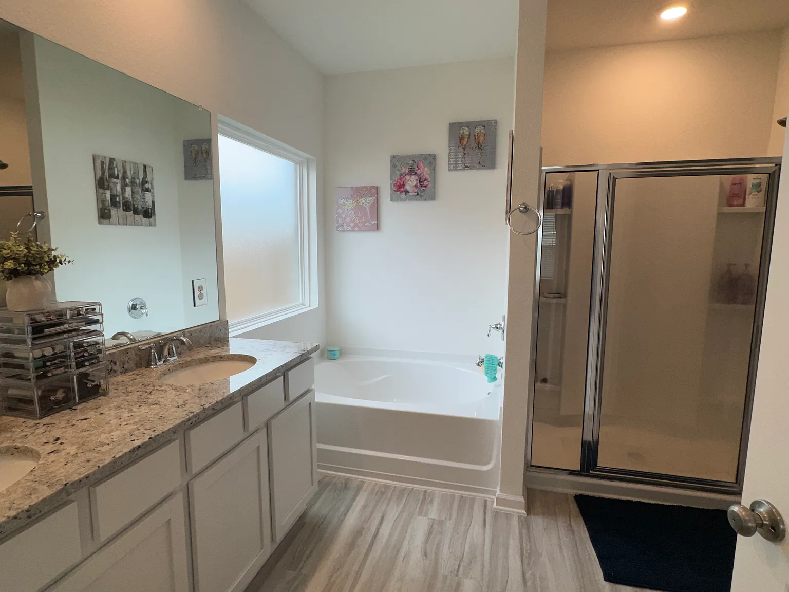 4 bed, 2033 sqft, $2,300 — Photo 4