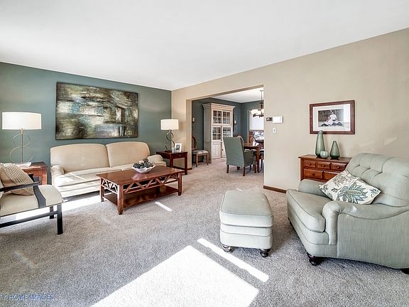 4th image of 522 Foxdale Ln