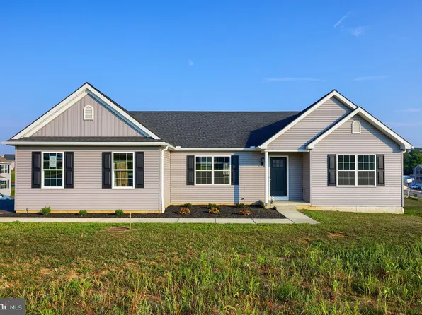 102 Creekside Dr, New Providence, PA 17560