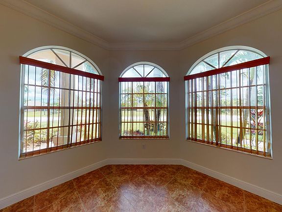 Home For Sale In Port Saint Lucie