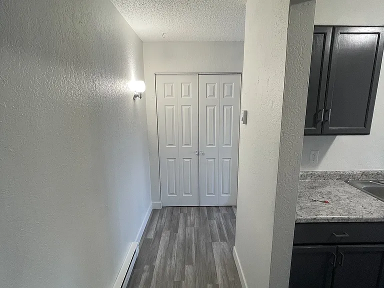 1317 E Sylvan Cir #5 — Photo 20