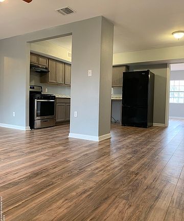 3rd image of 224 Shelburn Dr
