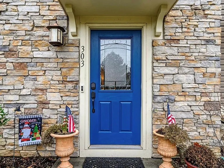303 Bayside Ct — Photo 18