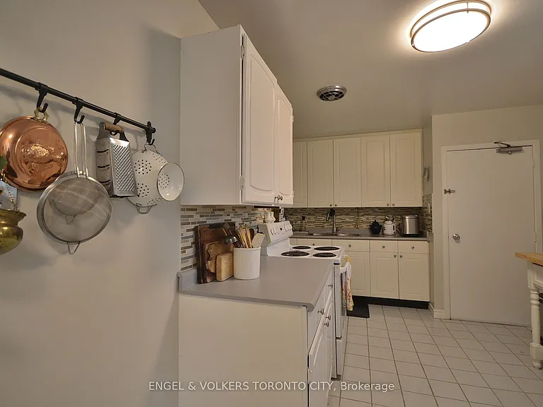 158 Cherrywood Dr #UPPER — Photo 27