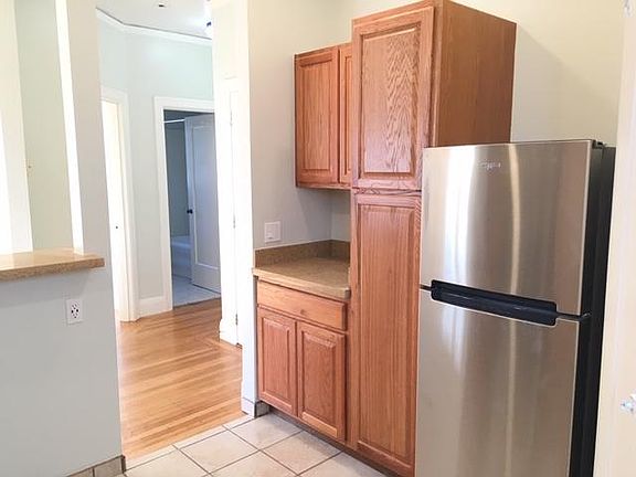 3rd image of 407 E 21st St