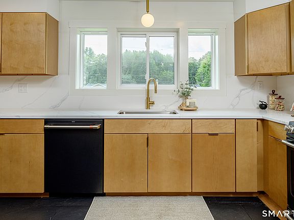 4th image of 88 Grand View Terrace