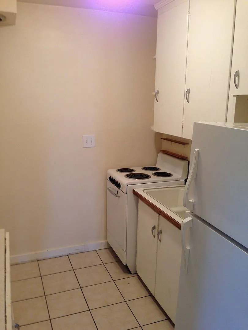 814 High Street — Photo 2