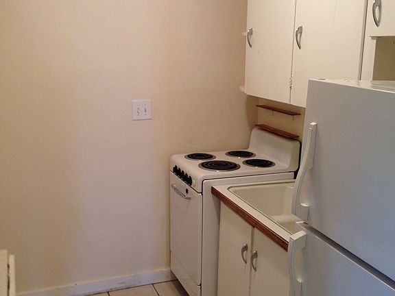 3rd image of 814 High St APT 101