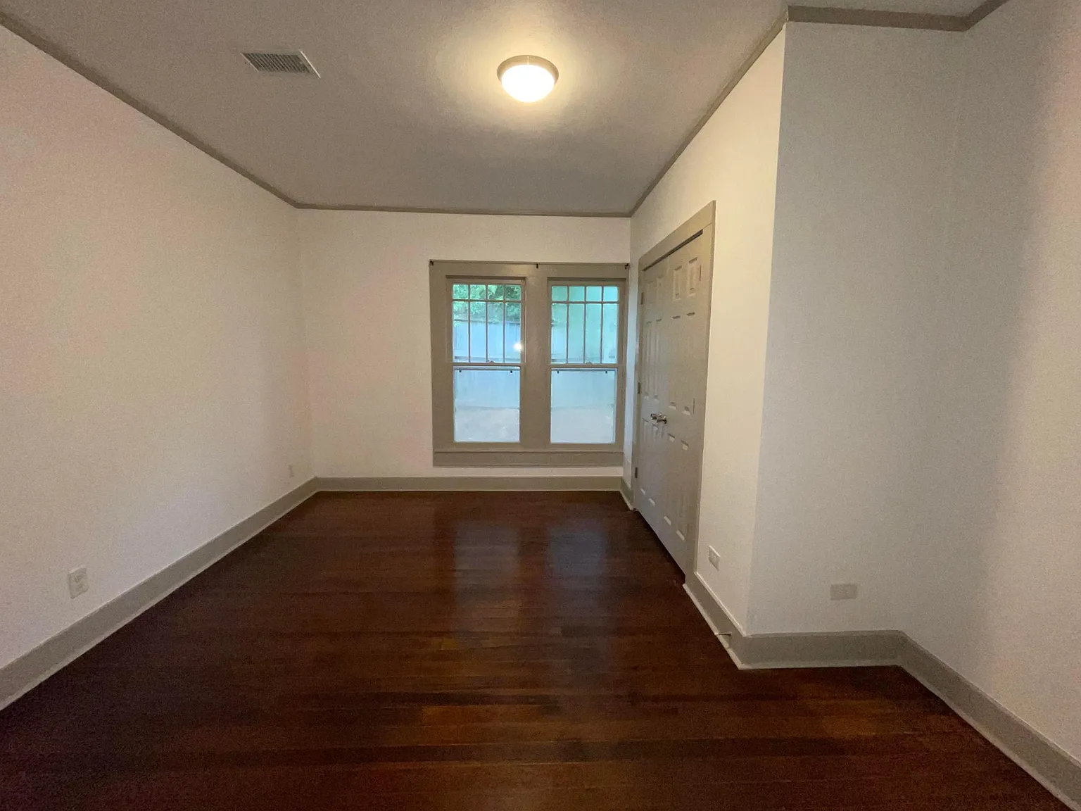 2 bed, 1076 sqft, $1,100 — Photo 4