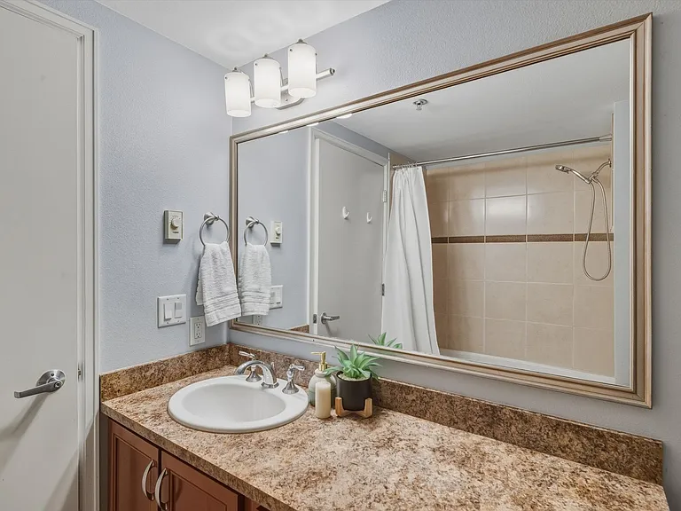 960 Harris Ave #307 — Photo 22