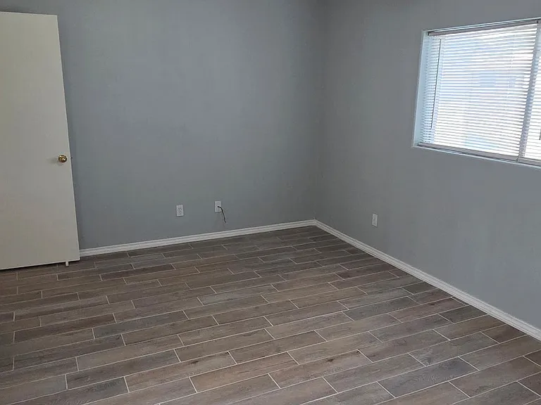 310 Plata Dr — Photo 10