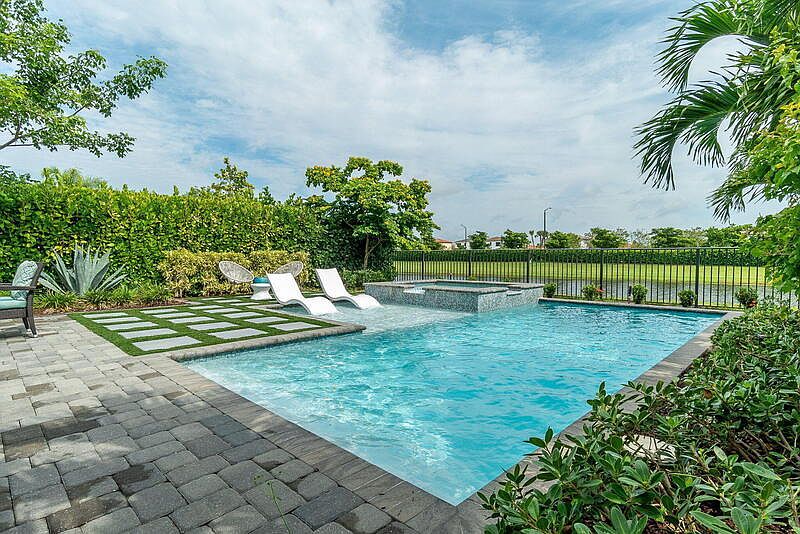 1st image of 4985 Coquina Pl