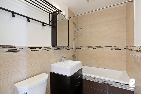 Rented by REZI | media 10