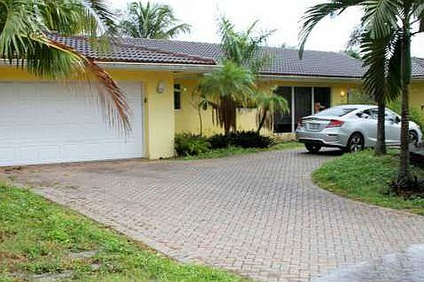 2nd image of 2625 NE 37th St