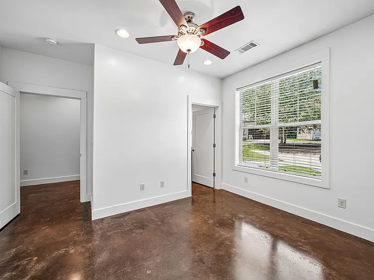 Beverly Townhomes — Photo 13