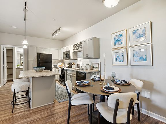 2 Bedroom Premier Garden-Renovated
