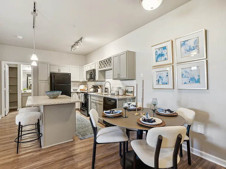 2 Bedroom Premier Garden-Renovated