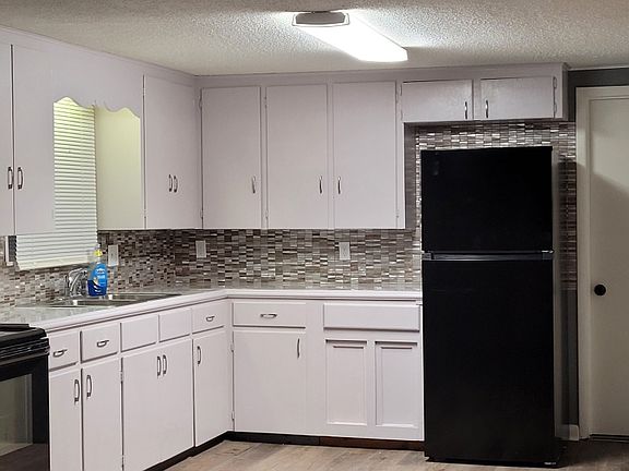 3rd image of 8715 Doyle Springs Rd
