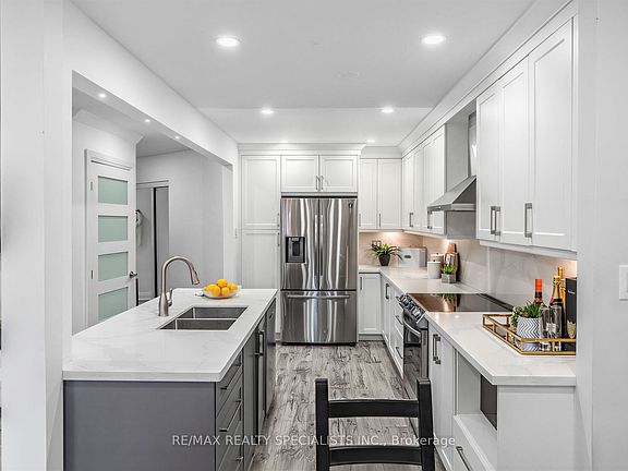 4th image of 405 Hyacinthe Blvd #7