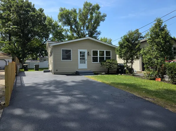 217 S Channel Dr, Round Lake Beach, IL 60073