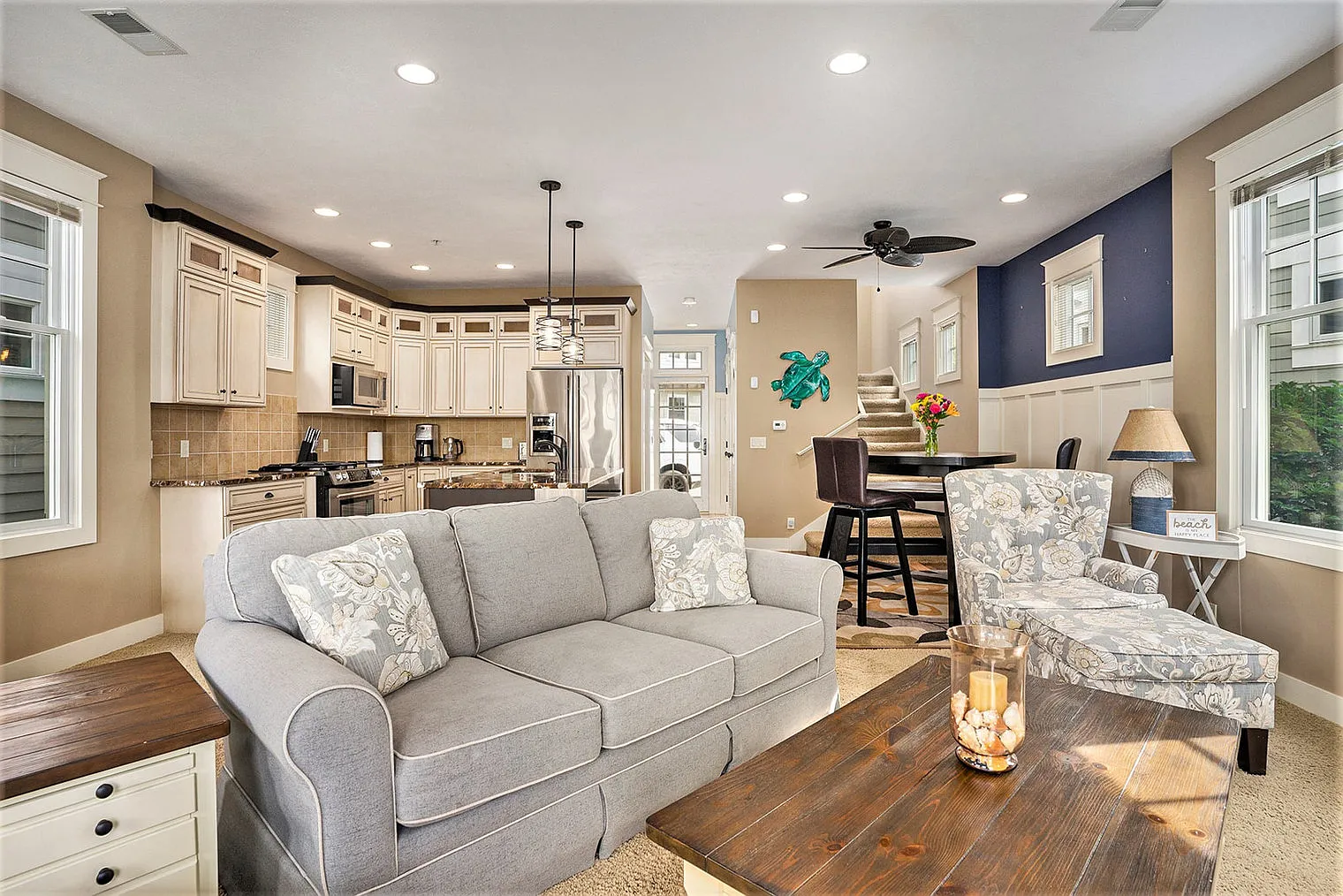 3 bed, 2.0 bath, 1431 sqft, $6,300 — Photo 2