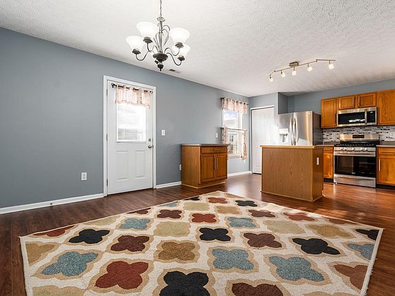 5th image of 8145 Royal Elm Dr