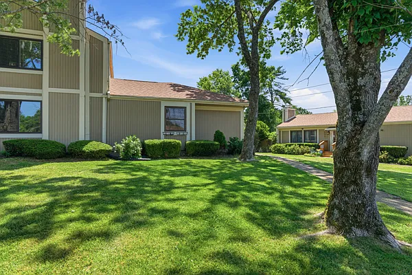 3 bed, 1395 sqft, $2,100 — Photo 3