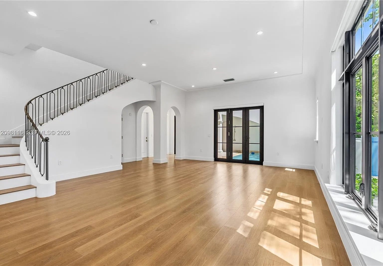 3 bed, 3.5 bath, 2863 sqft, $25,000 — Photo 2