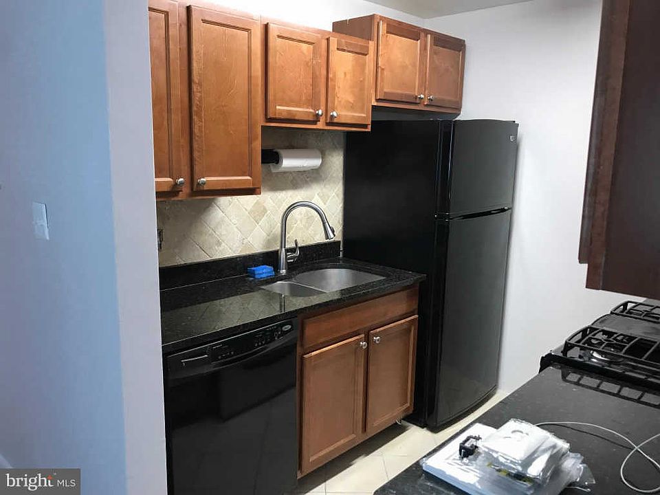 1st image of 2059 N Woodstock St APT 205