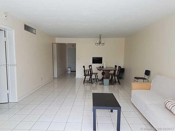 4th image of 1530 NE 191st St APT 142