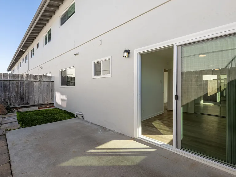 330 W I St — Photo 128