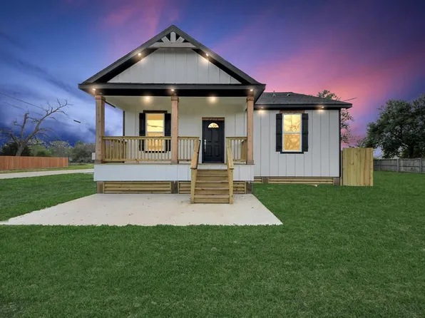 2718 Avenue F St, Dickinson, TX 77539