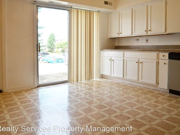 4th image of 207 E Cadbury Dr