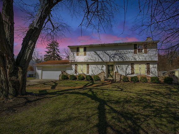 2nd image of 1272 Arbor Ln