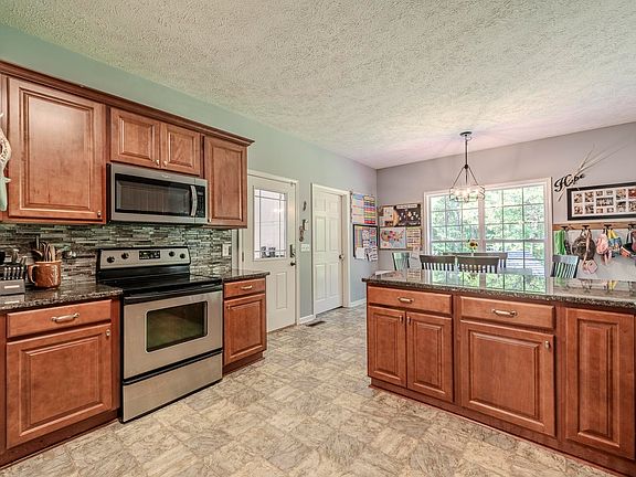 4th image of 214 Charlie Pounds Rd
