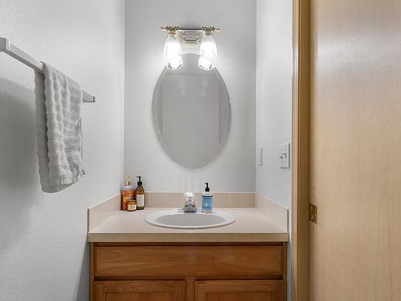 4th image of 1050 S Westcliff Pl