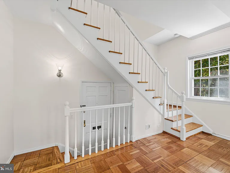 3226 Gunston Rd — Photo 5